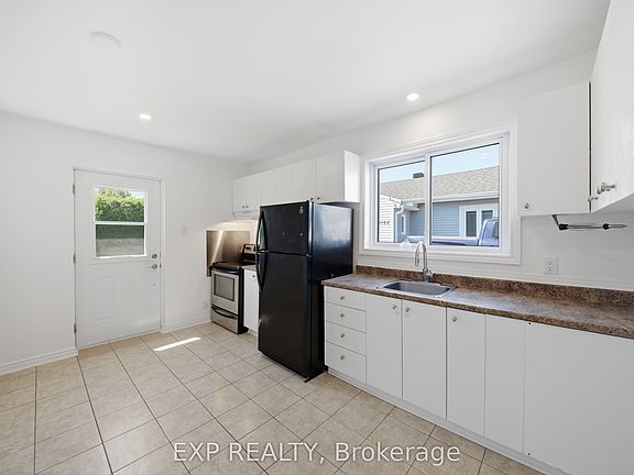 5th image of 3160 Gendron Rd #1