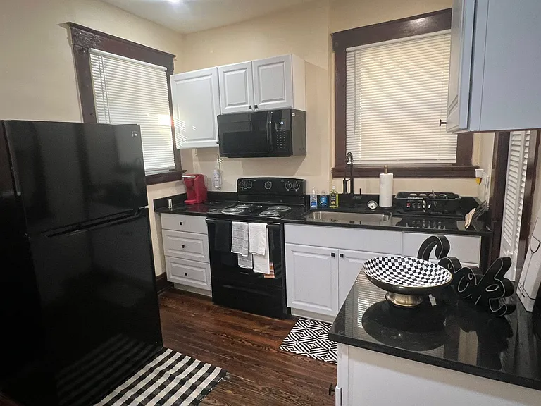 2121 Burnet Ave — Photo 14