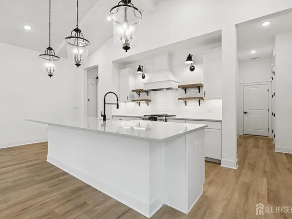 19 Brewer Way #43, Plainsboro, NJ 08536