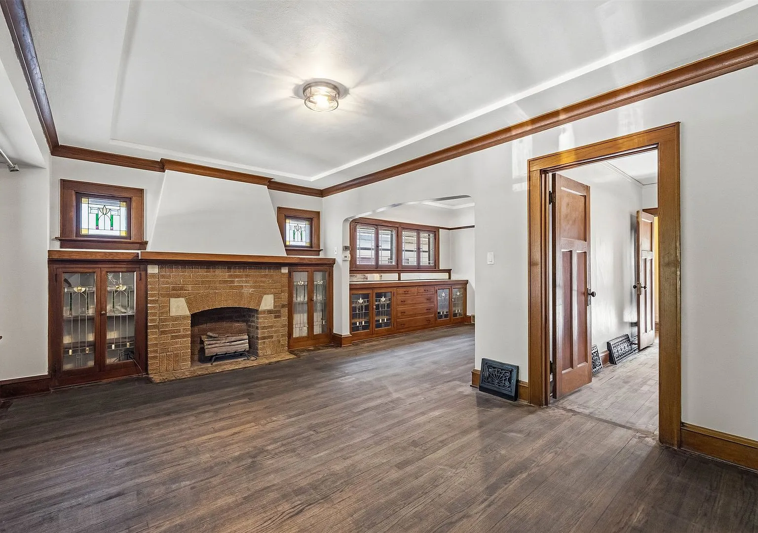Spacious 3-Bedroom Home with Garage Parking & Private Yard — Photo 4