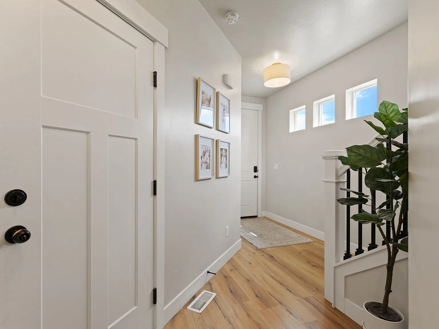 4 bed, 3.5 bath, 2331 sqft, $690 — Photo 4