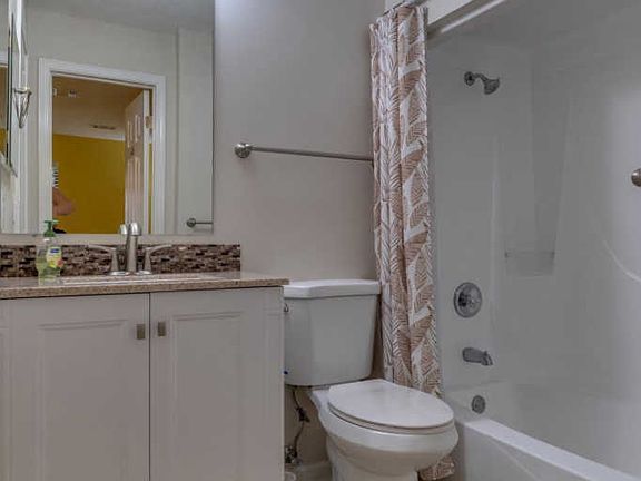 4th image of 204 Westlake Ct #204