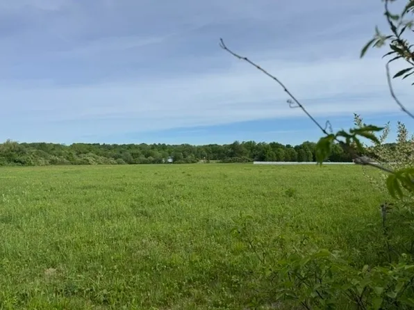 250 W Wrentham Rd, Cumberland, RI 02864