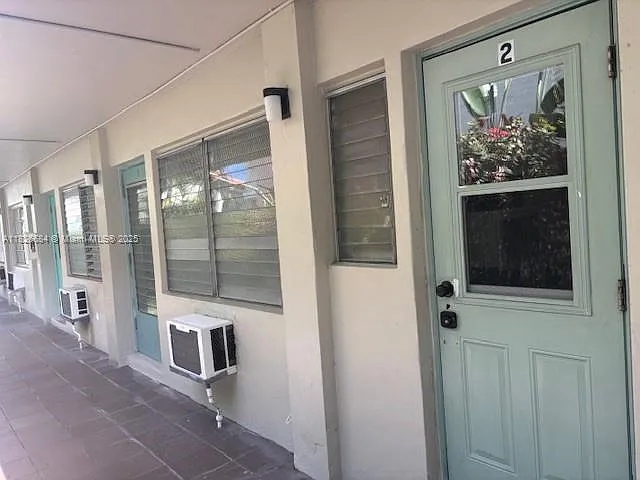 921 Meridian Ave Apts Con — Photo 2