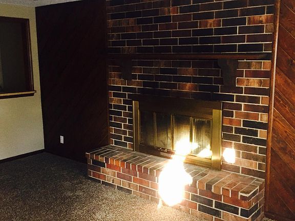 living room w/fireplace