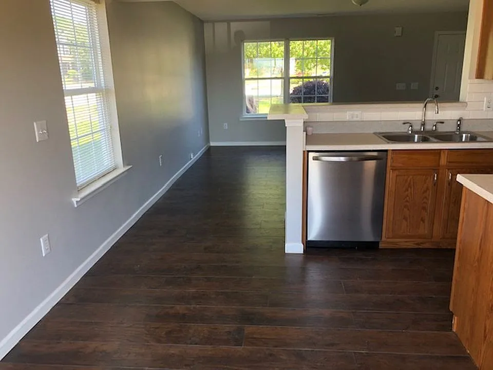 3 bed, 2.5 bath, 1342 sqft, $1,725 — Photo 4