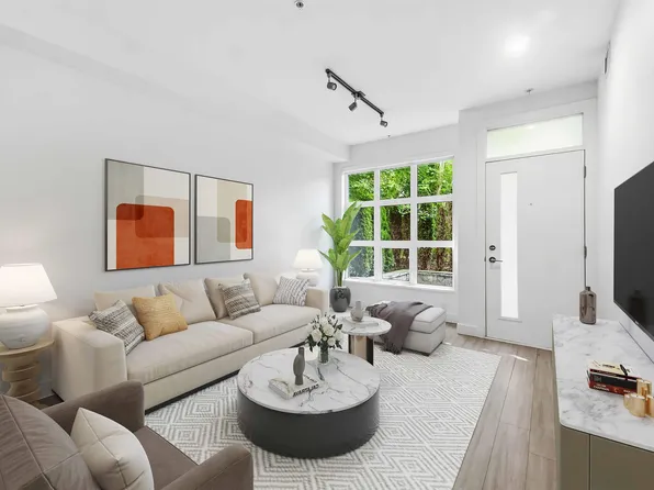 2060 Curling Rd #124, North Vancouver, BC V7P 1X4