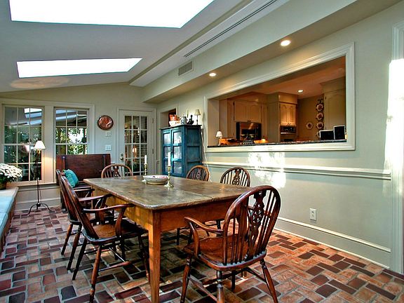Breakfast Area/Sunroom