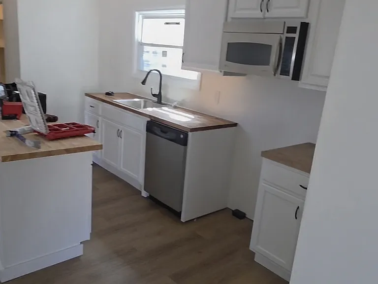 1504 E Spring St — Photo 7