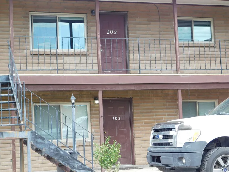 1302 Glenwood Ave — Photo 2