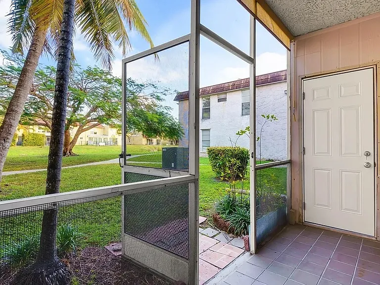 10393 N Kendall Dr #1 — Photo 4