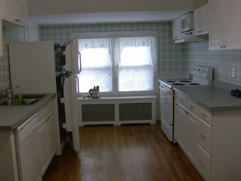 2nd image of 8 Crandall St
