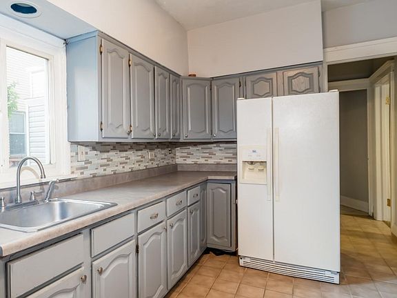 3rd image of 21 Clendenny Ave Floor 1