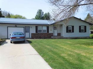 911 7th Ave E, Cresco, IA 52136