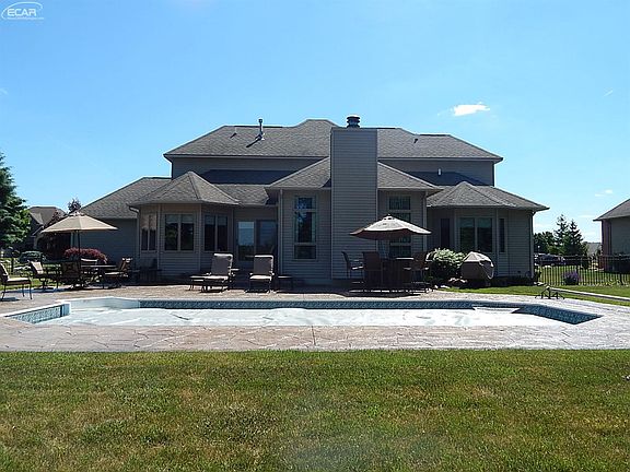 3rd image of 5272 Wyndemere Sq