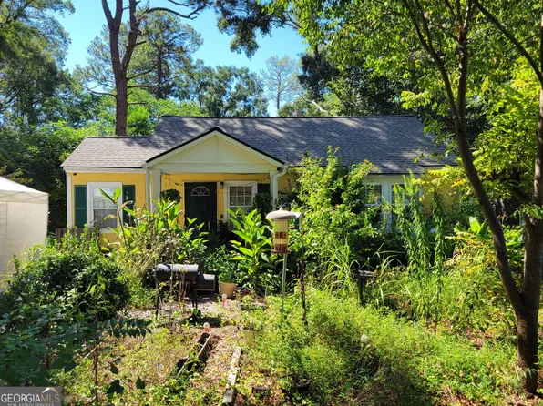 2042 Arlington Cir NW, Atlanta, GA 30318