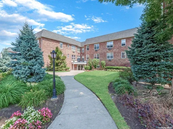 2 Fowler Avenue #225, Lynbrook, NY 11563