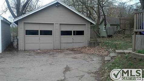 4th image of 717 Woodlawn Ave