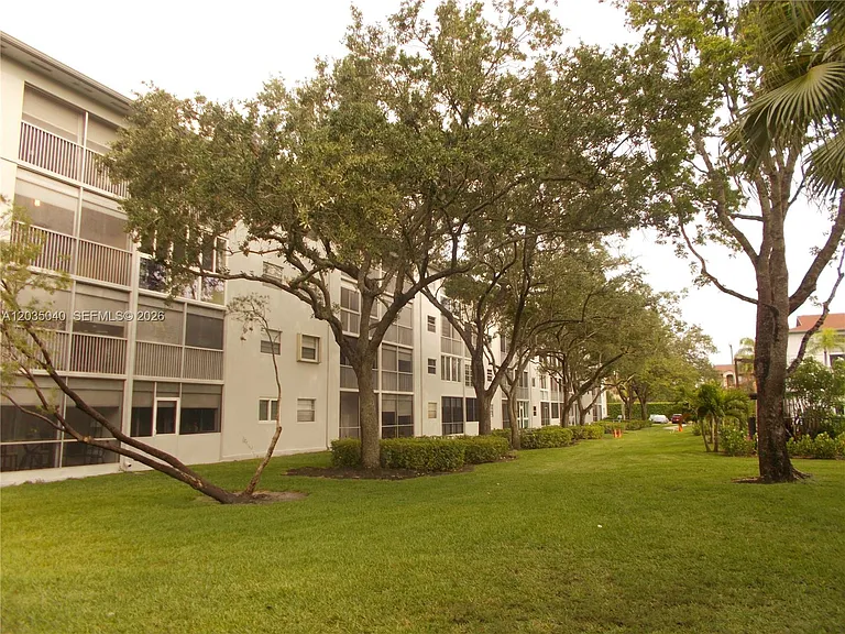 1400 SW 124th Ter #106Q — Photo 38