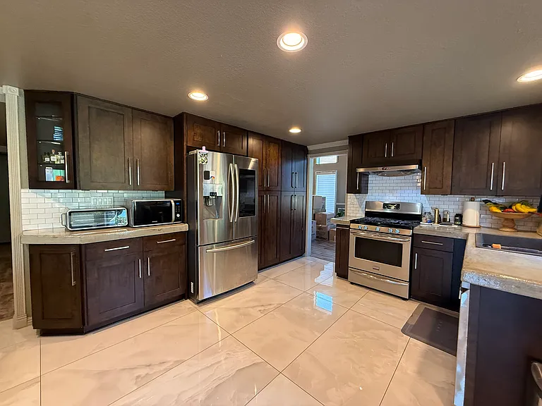 522 Delany Ct — Photo 7