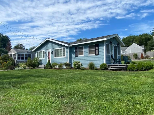 6 Willow Ln, Hampton, NH 03842