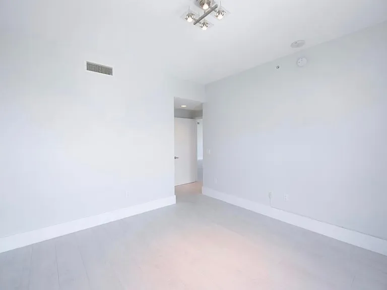 17111 Biscayne Blvd #702 — Photo 26
