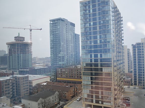 2nd image of 1211 N La Salle St #1601
