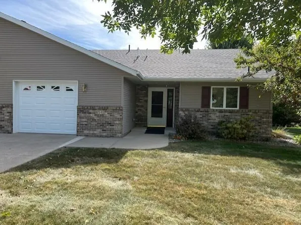 654 W River Dr, New London, MN 56273