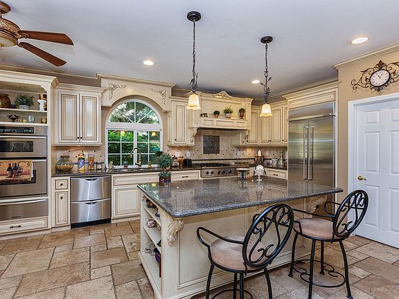 5th image of 1084 Peter Christian Cir