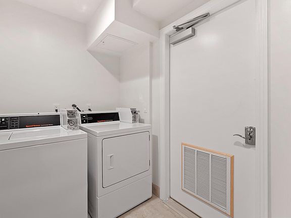 5th image of 12147 Magnolia Blvd #307