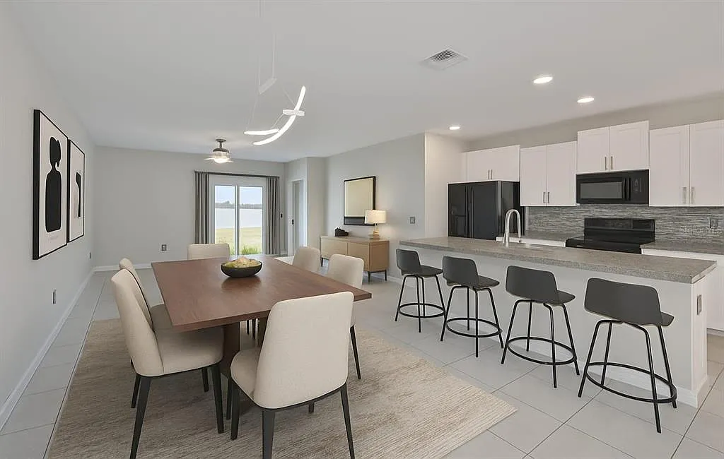 5 bed, 2.5 bath, 2415 sqft, $2,700 — Photo 4