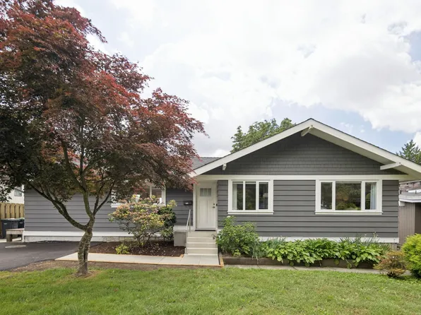 752 Shaw Ave, Coquitlam, BC V3K 2R8