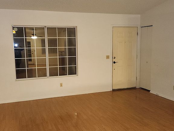 4th image of 7855 S Claremon Ave