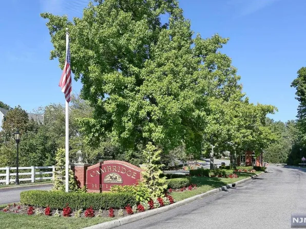 621 Fairfax Dr, Ramsey, NJ 07446