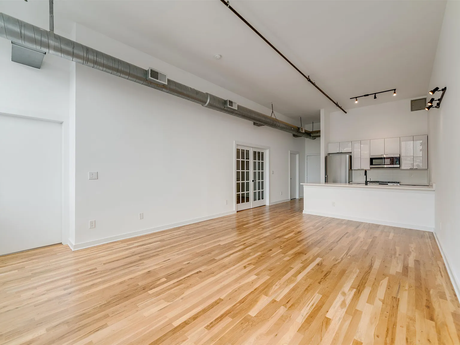 2 bed, 1.0 bath, $4,320 — Photo 2