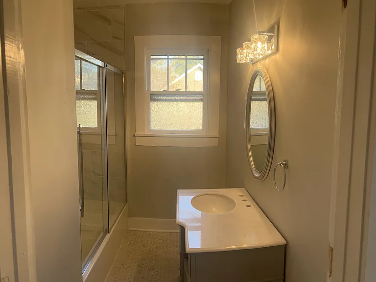 1123 Pratt Ave NE — Photo 3