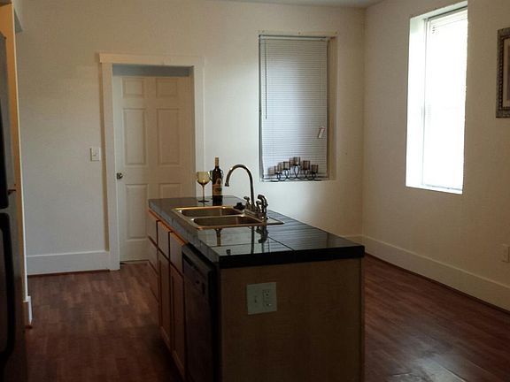 3rd image of 206 Mulberry St