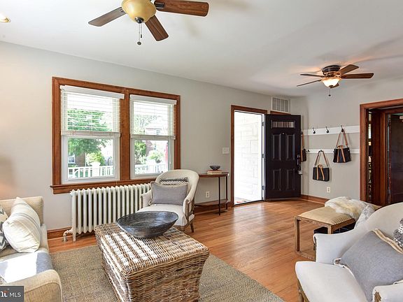 3rd image of 207 Ashby St