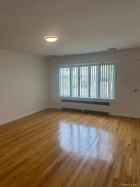 3 bed, 2.0 bath, 1050 sqft, $4,900 — Photo 3
