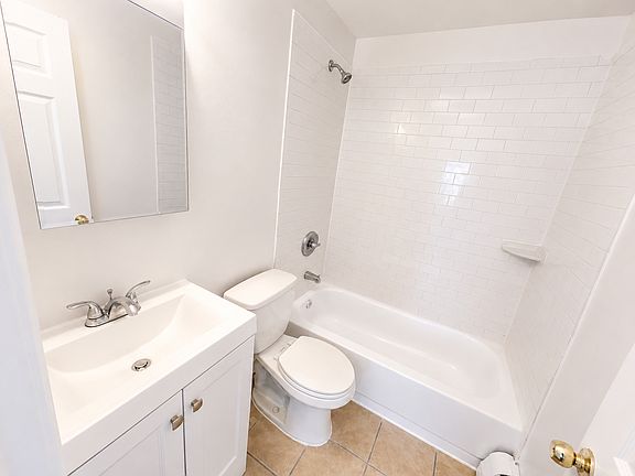 4th image of 226 16th Ave APT 3