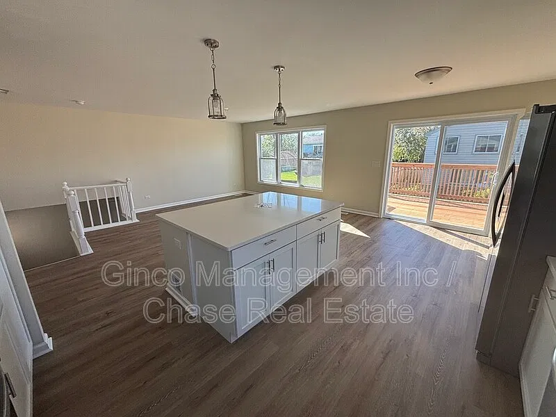 5 bed, 3.0 bath, 3000 sqft, $3,895 — Photo 4