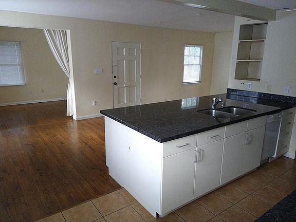 4th image of 636 N Holliston Ave #3