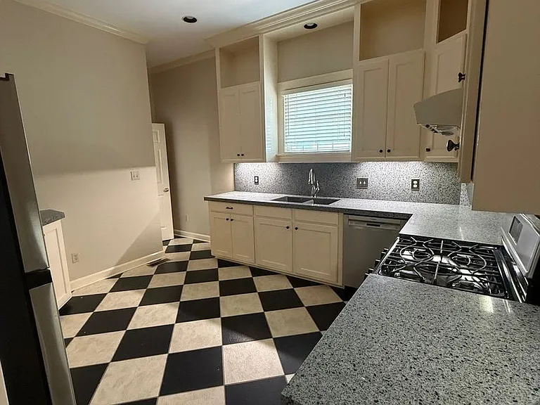 200 Ridgeway Dr — Photo 11