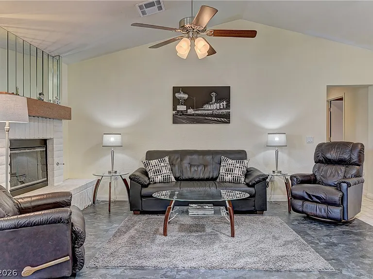 8912 Signal Terrace Dr — Photo 5
