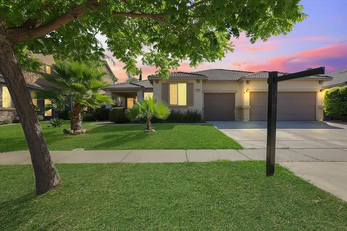 1564 Pond View Drive photo 1