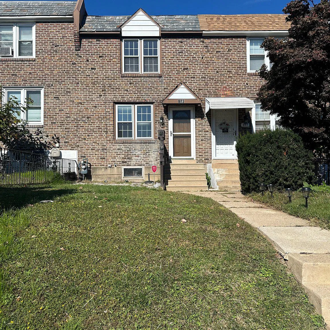 3 bed, 1.0 bath, 1120 sqft, $2,300 — Photo 1