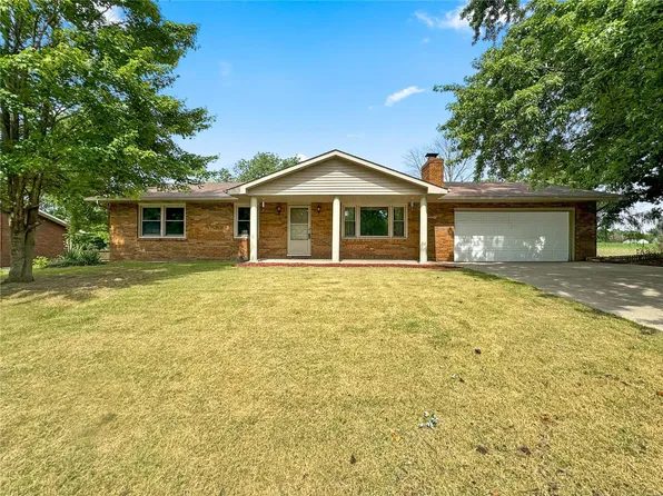 20 Gary Ave, Maryville, IL 62062