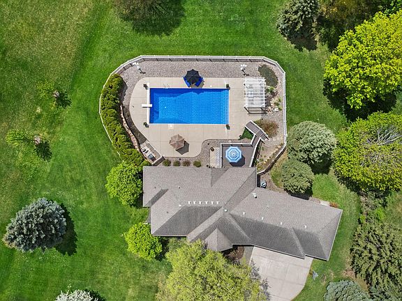 2nd image of 652 136th Ln NE