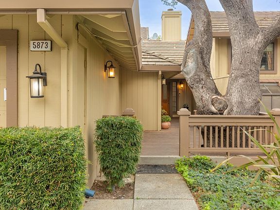 3rd image of 5873 Dry Oak Dr