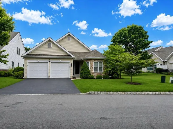 2757 Terrwood Dr E, Macungie, PA 18062